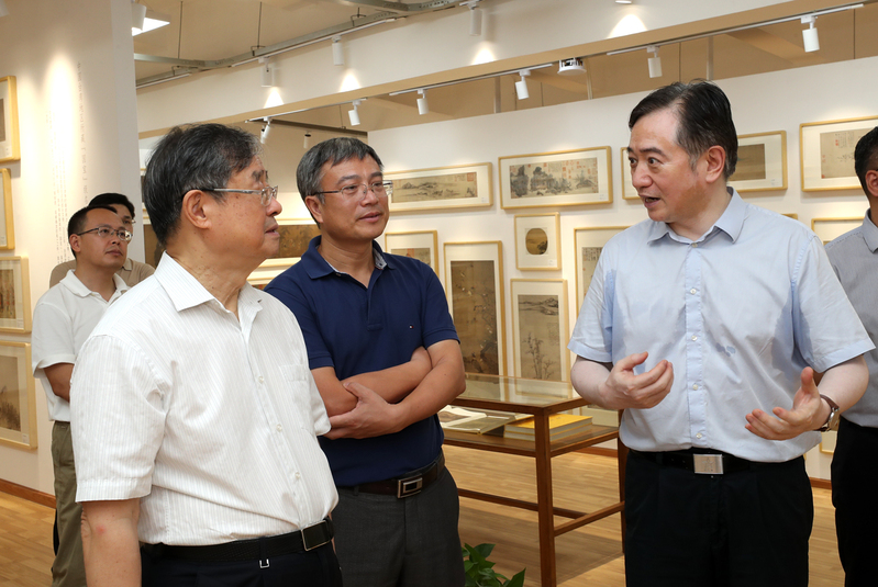 杭州市委副书记、市长刘忻来浙江大学调研“中国历代绘画大系”成果