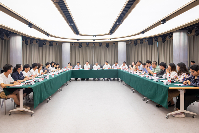 浙江大学师生学习中央民族工作会议精神座谈会在紫金港校区召开